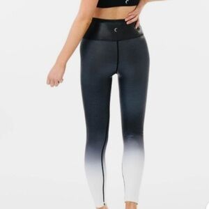 ZYIA Black Metallic Ombre Light n Tight Leggings 8-10 (7/8 24”)